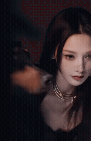 彭小苒镂空鱼骨胸衣！