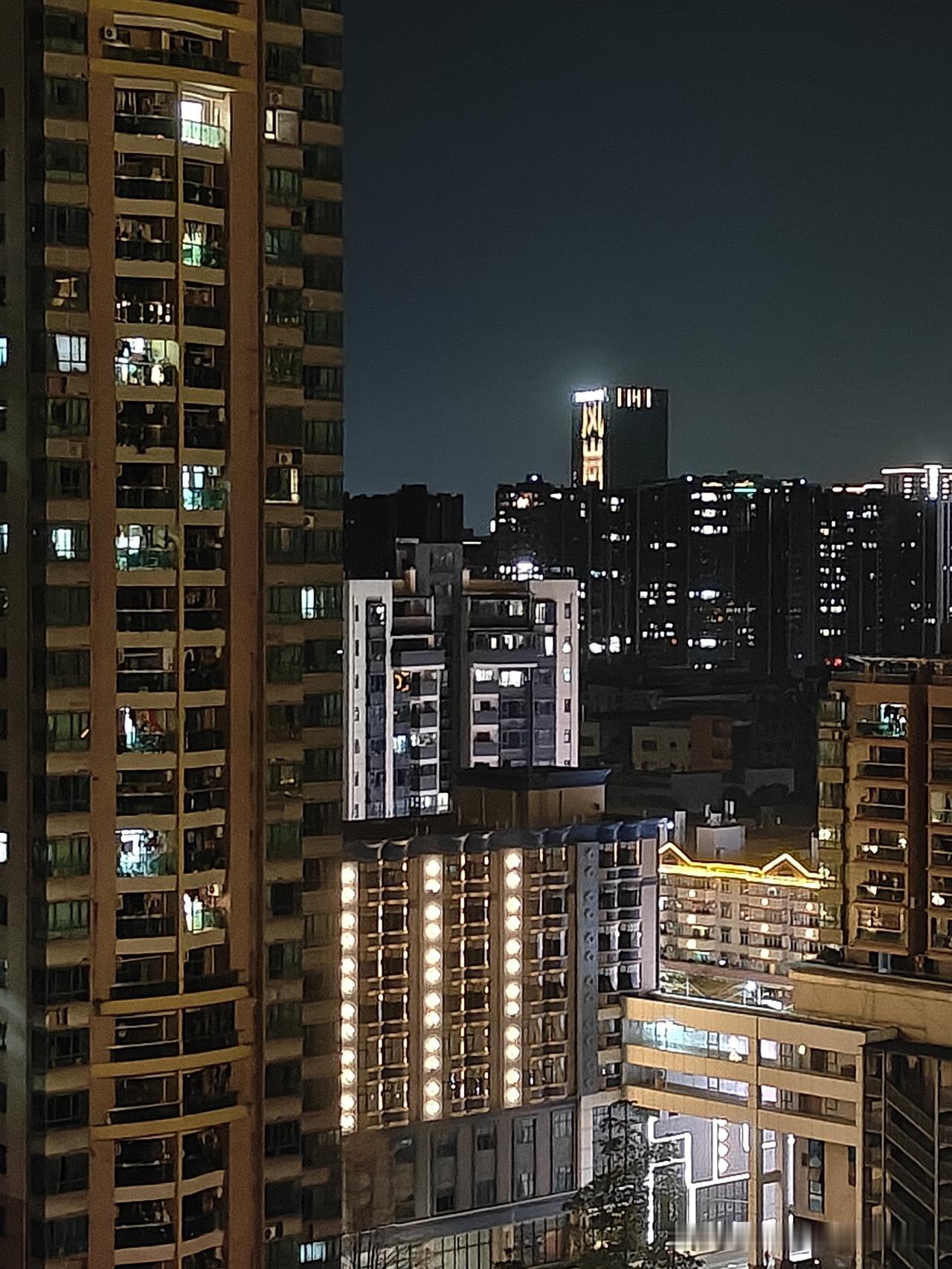 还好当年没有买凤岗的房子。除夕到东莞凤岗堂哥家过年，时隔很久了才来一次，这次是