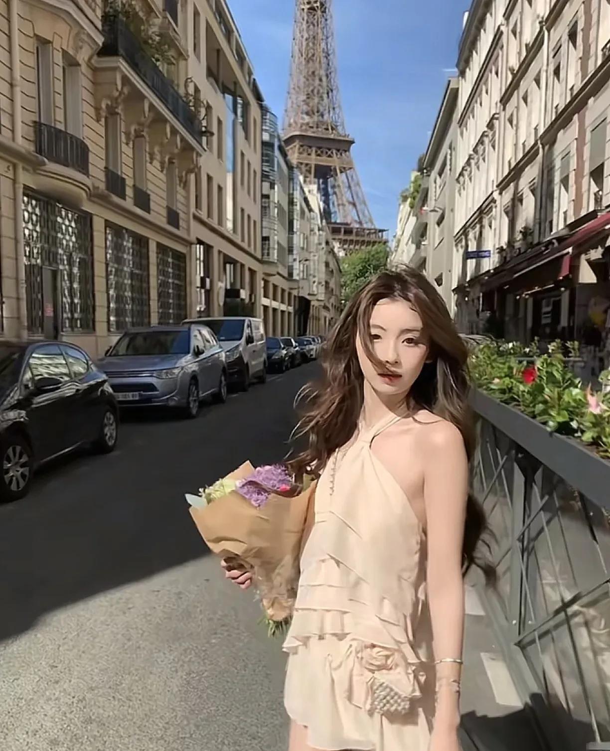 王思聪现任懒懒其实长得很一般，只是看着像白幼瘦，之前非常流行的那种。但是跟孙一宁