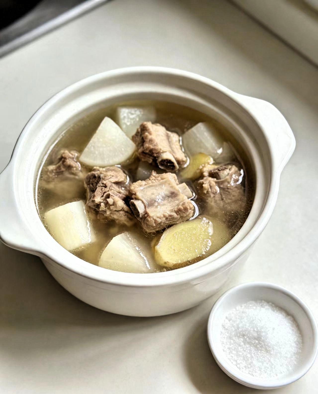 终于明白了，其实最好的养生就是不管什么菜，你炖着吃。很多人都踩了个误区，总