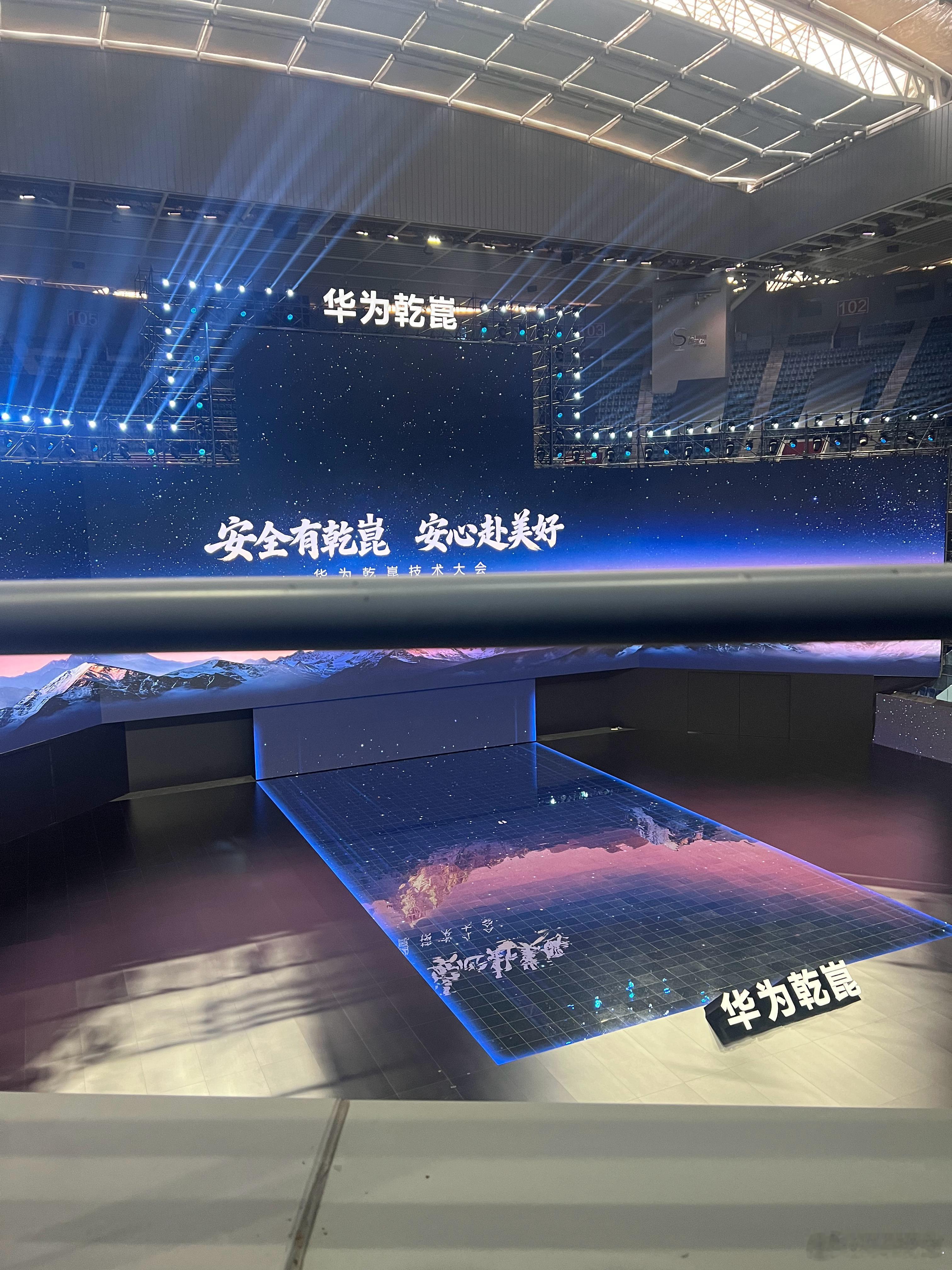 阿维塔华为乾崑想象下这个角度看到所有车型上台的样子