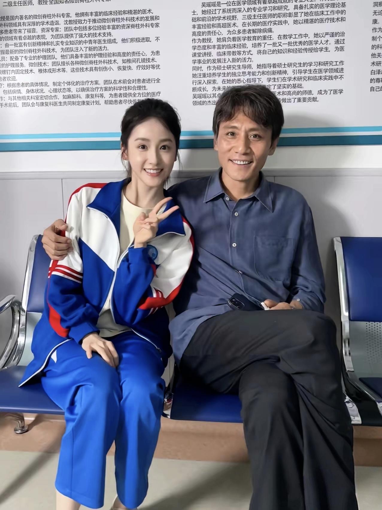 谁懂啊！当年的男神刘烨，现在居然老成这样了！和剧中养女同框，完全认不出当年