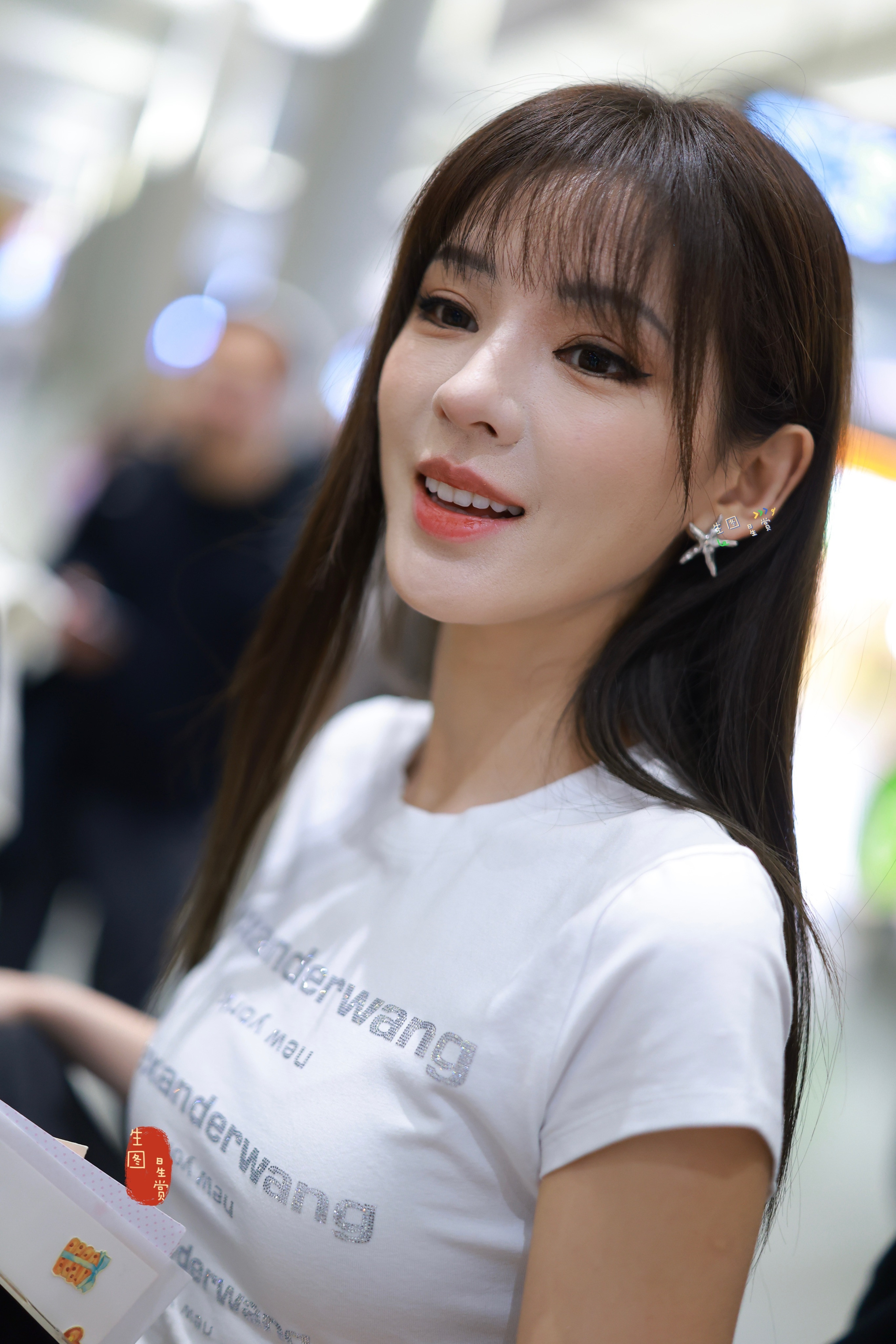 张予曦今日份机场照黑长直白T阿瓜清爽了一夏🤍🫧张予曦有的是力气和手段