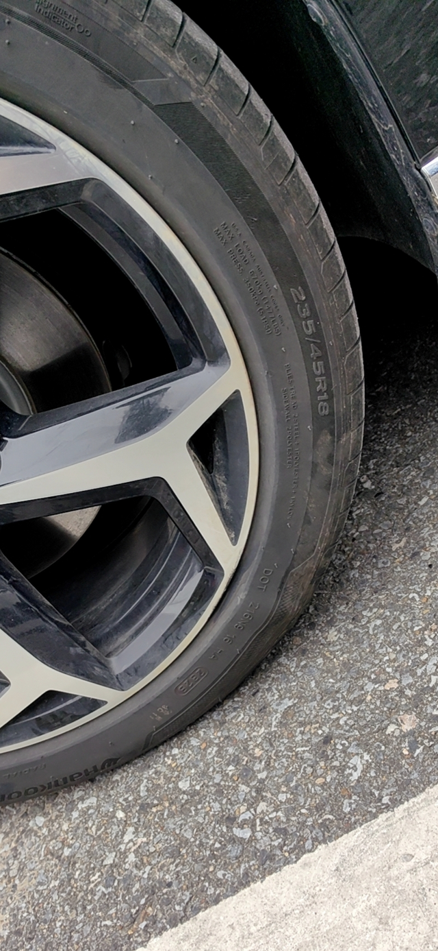 23迈腾轮胎鼓包提车三个月，干碎一条胎，homie们换条原装轮胎得多少？