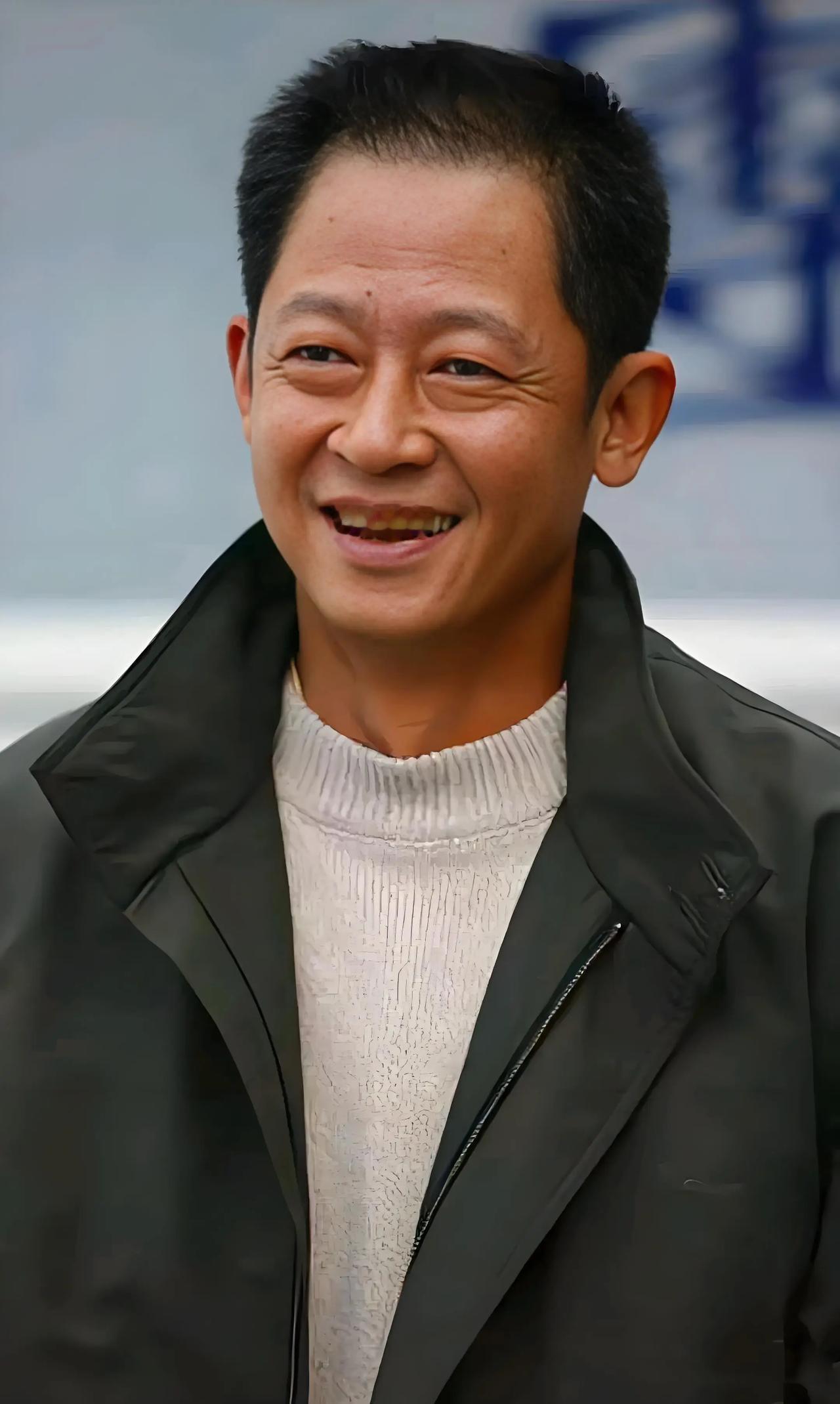 王志文说：“一个女性如果性格内向，不喜欢与人聚集，不施粉黛，不参与社交活动，不出