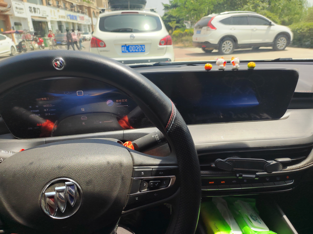 关于2023款威朗peo乐享版第一，油耗高。市区8.7，高速6左右。按我们当地