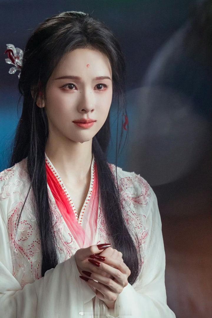 陈都灵雾妄言吐血入耳陈都灵演戏摔得脑袋回弹看这段的时候真的屏住呼吸了。不是那种