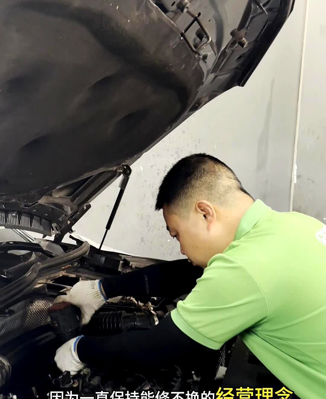 武昌白沙洲有个挺有意思的汽修店，就在洪山区白沙洲大道上，叫宏瑞汽车修理厂。