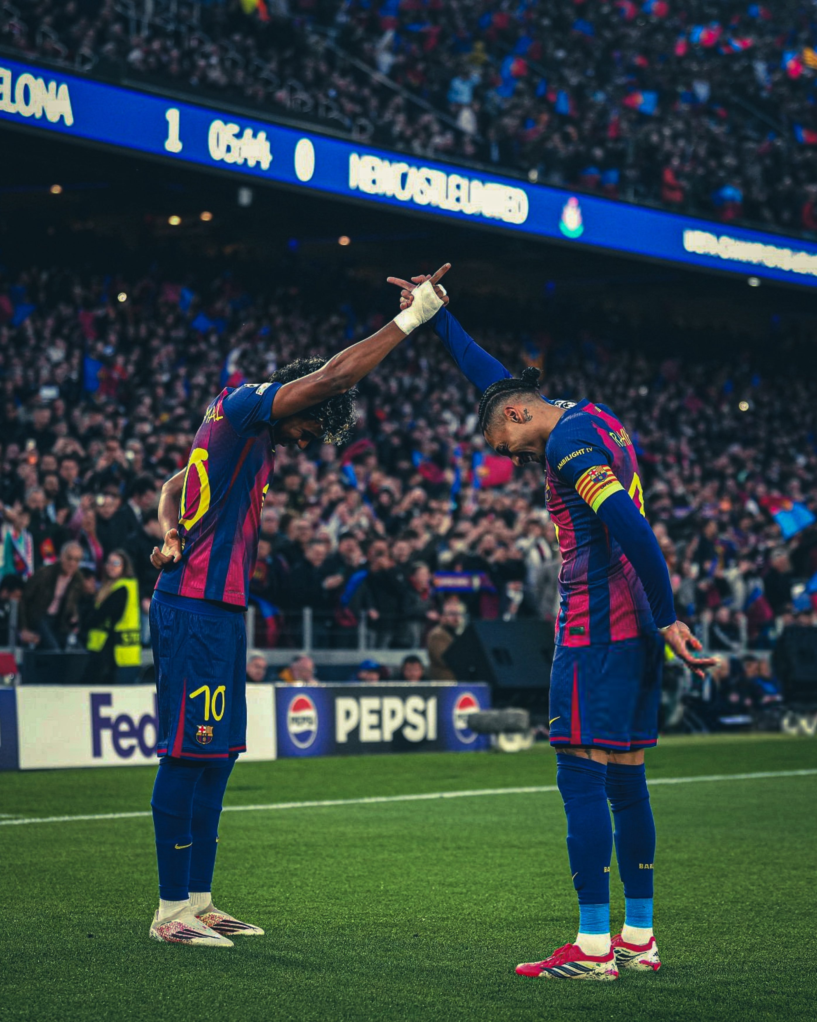 全场比赛结束🔚巴萨7-2纽卡斯尔联，总比分8-3晋级欧冠八强，拉菲尼亚和莱万多