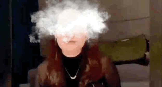 太解气了！上海一女子参加大佬饭局，以为朋友圈不一样了，结果出丑出大发了！近日，一