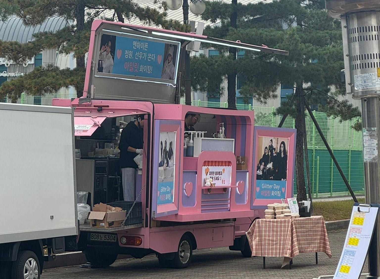 【twi】ENHYPEN梁祯元、金善禹给ILLIT送去了应援咖啡车​​​