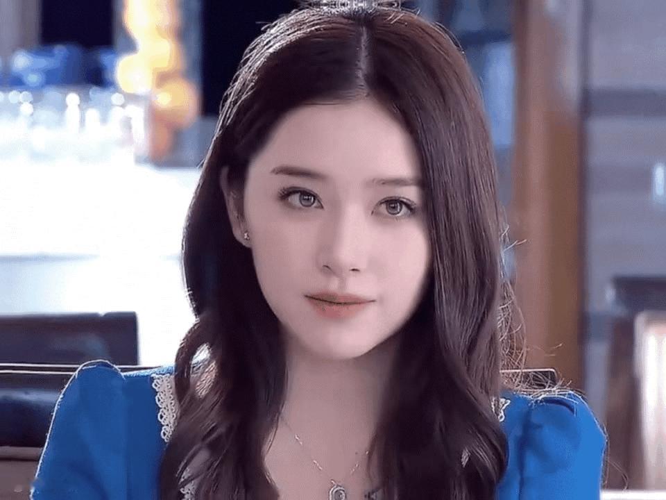 张柏芝说阚清子：她不是戴美瞳，她的眼睛就是咖啡色的，很特别～