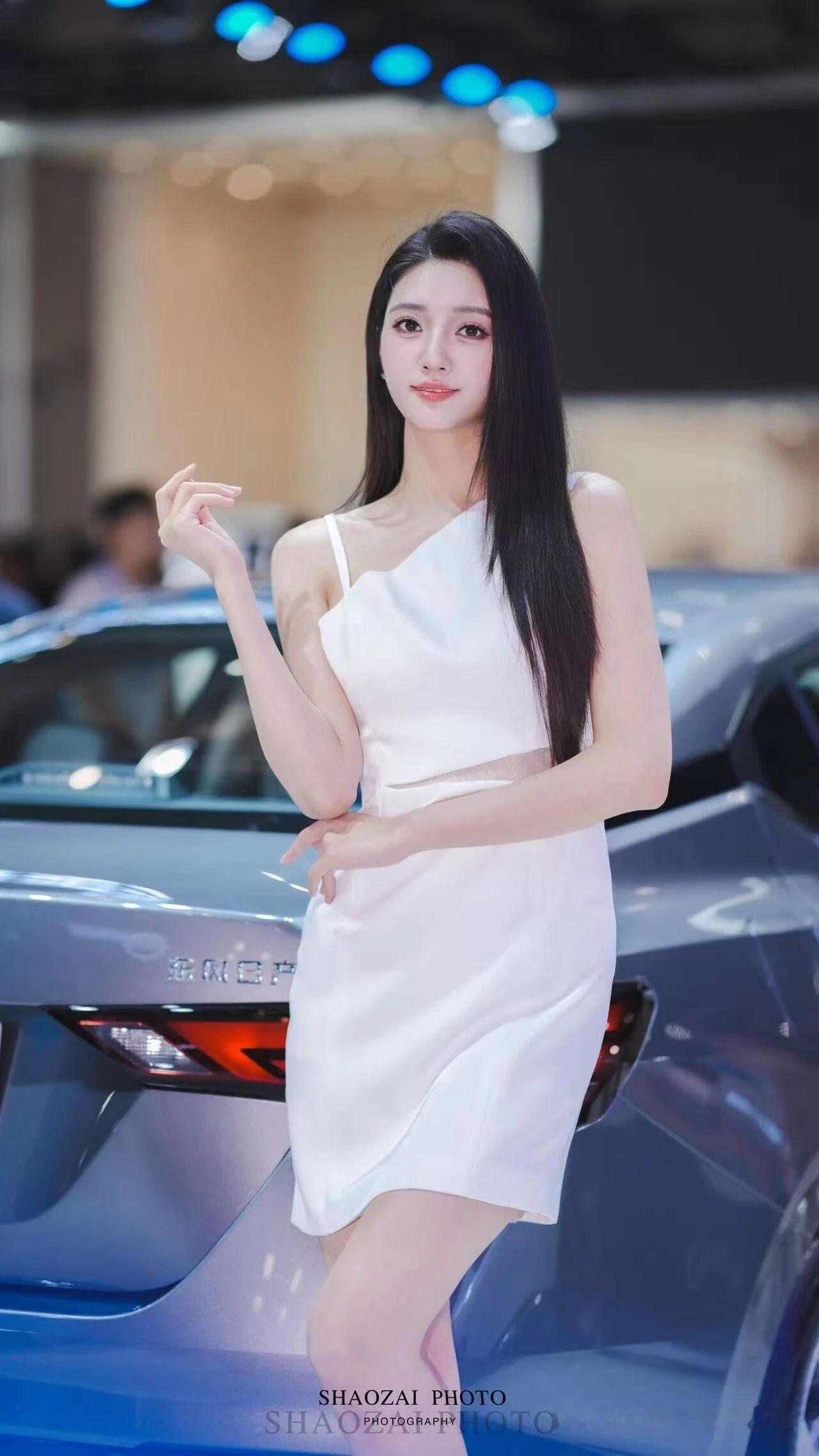 什么样的身材会美到犯规?178济南车模沐沐高颜值