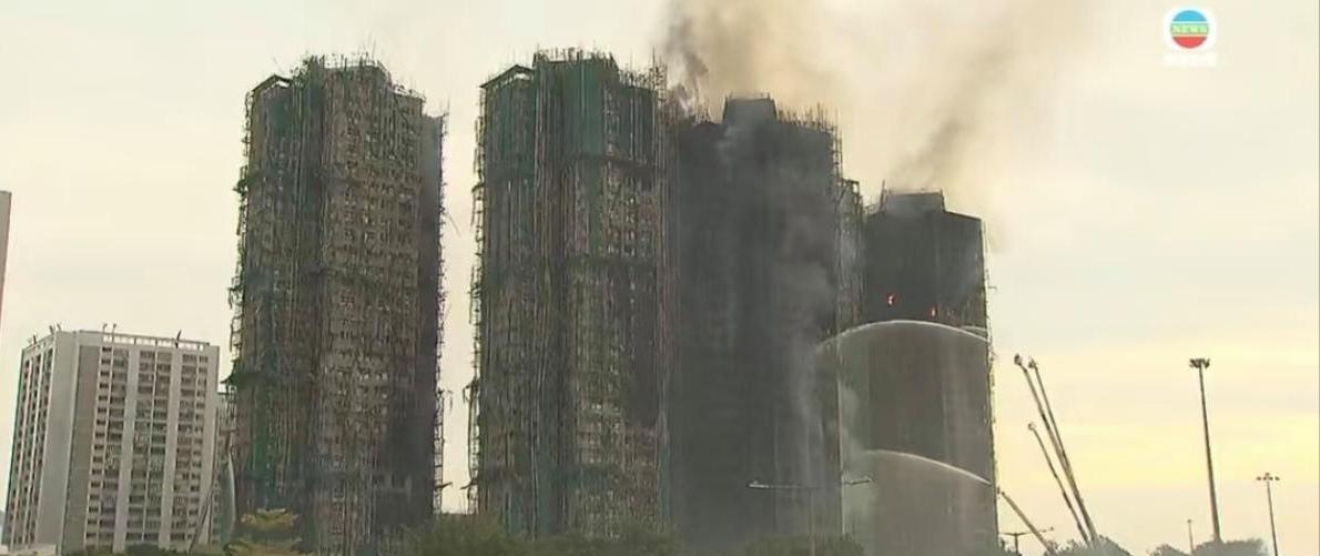 终于看着差不多“减”下去了，但说实话，香港大埔宏福苑这场火，根本不是被扑灭的——