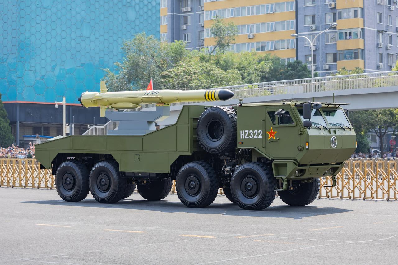 鱼-15鱼雷（参见图1）看上去和鱼-11E鱼雷（参见图2）挺像的，不过感觉