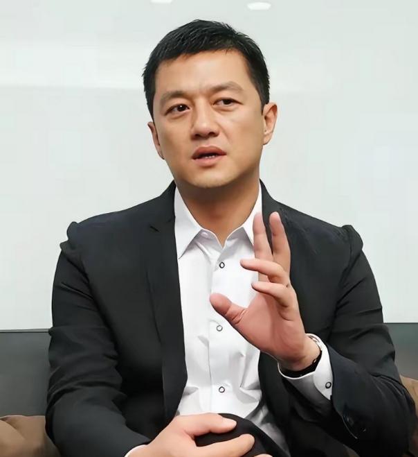 李亚鹏直播当场落泪，首度坦言十年前事业崩盘、负债缠身时，曾无奈向黄晓明开口借钱。