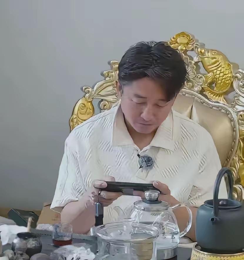 有网友替邹市明算账，说他当年如果不创业，几亿身家存银行，光利息一年都够普通人过得