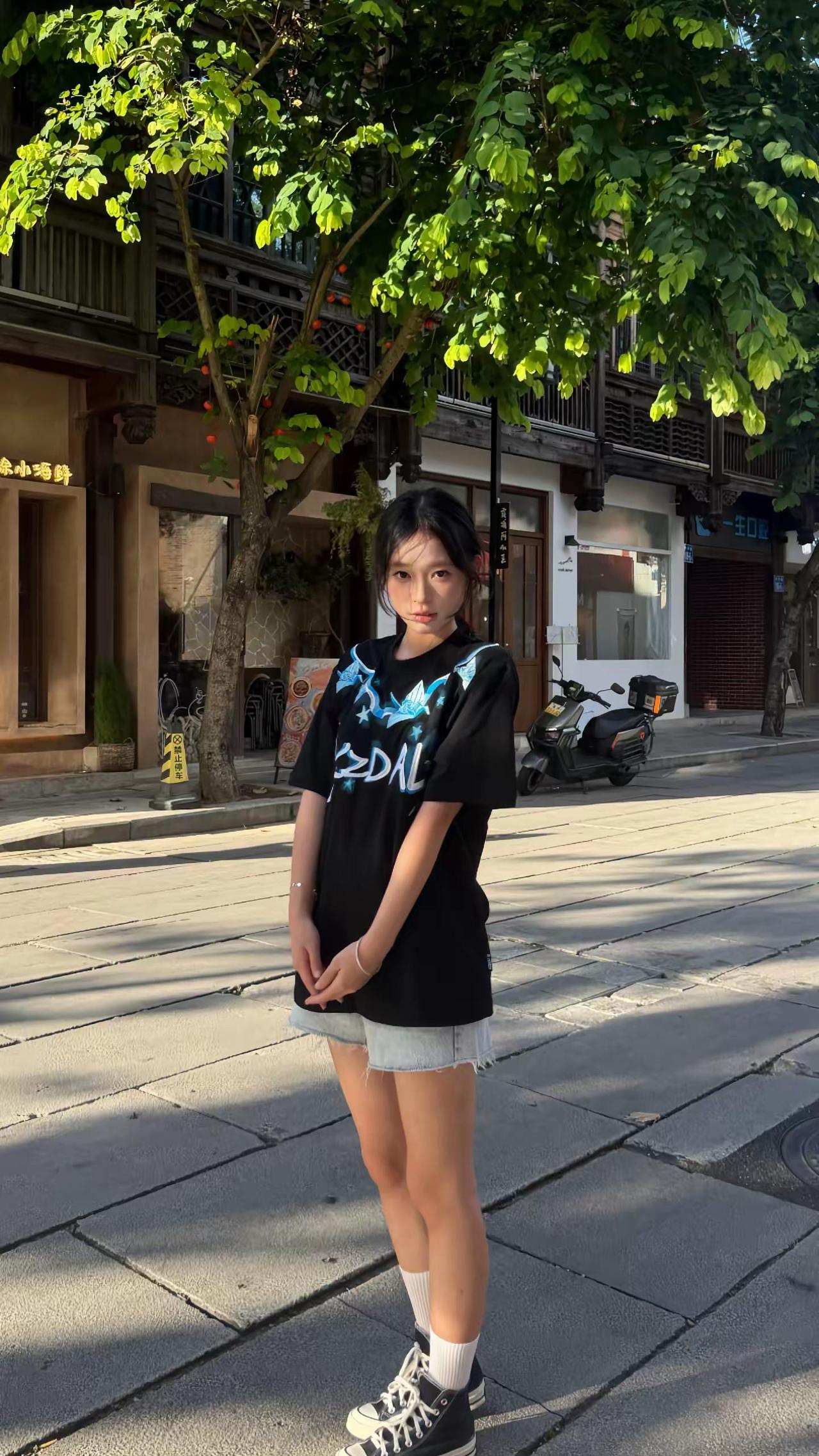在街头KZDALL玫瑰千纸鹤短袖ootd随拍