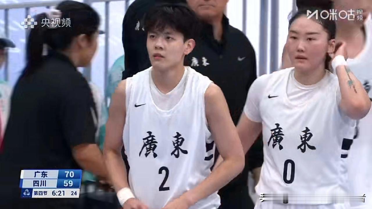 全运会女篮决赛！！李梦和杨舒予根本不在一个档次！！李梦，全运会女篮决赛上场13