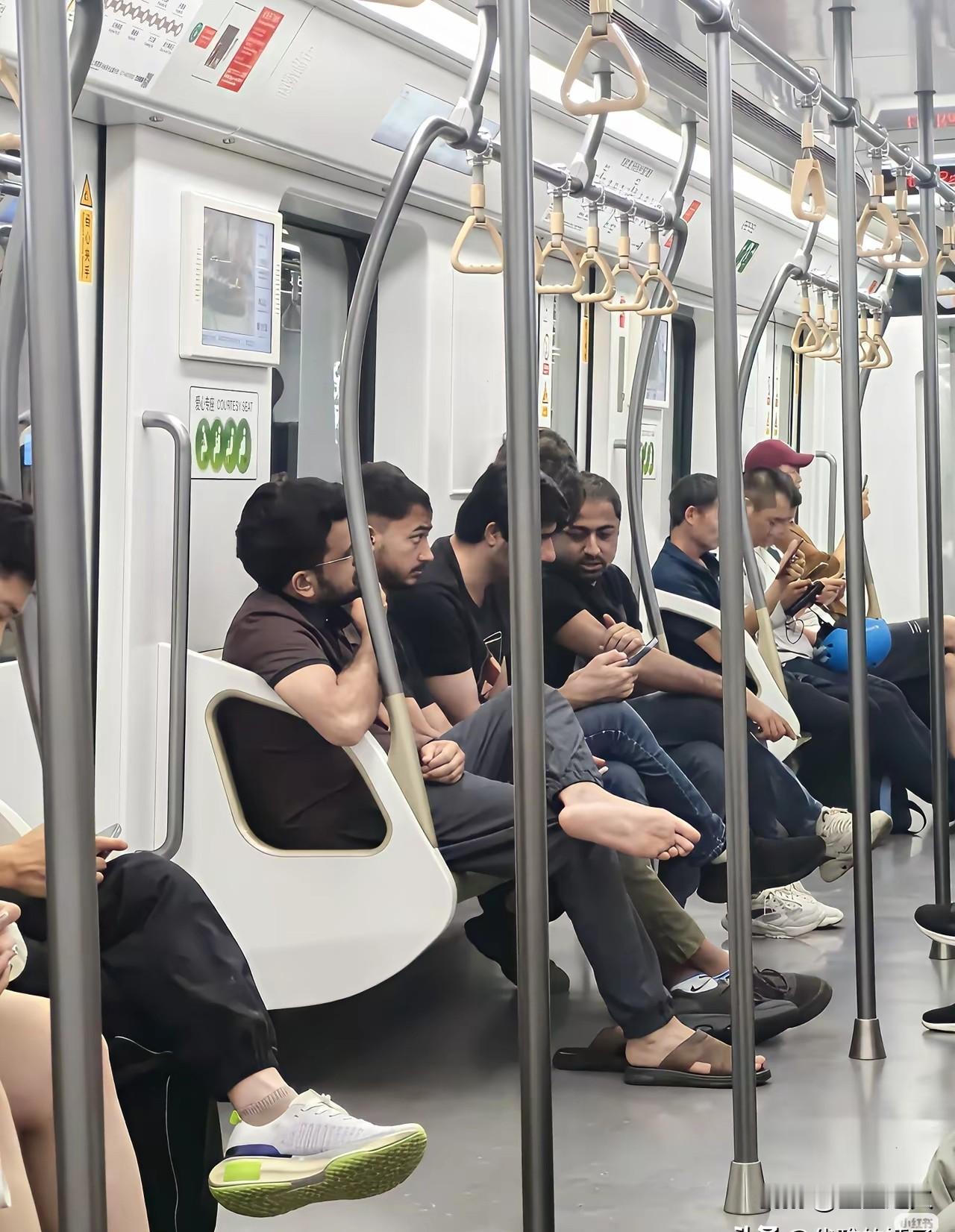 看到这些我真是气到肚子疼！我们不是不欢迎印度人，也不是想搞种族歧视别人那一套，