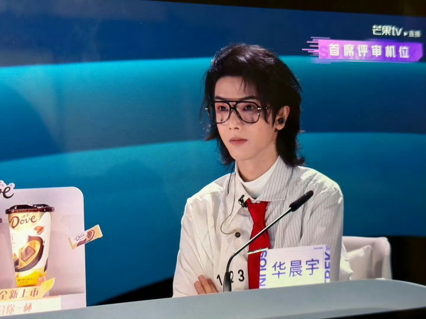 网友声音被节目组听见啦！华晨宇新增直播机位，新造型直接帅出新高度，往那一坐认真专