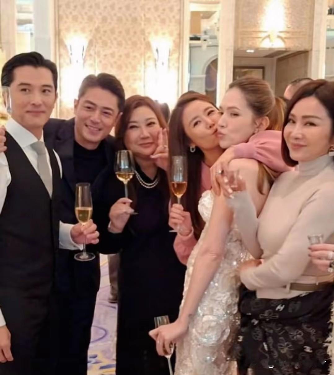 林心如和霍建华永远不会离婚，他两太恩爱了，不管朋友婚礼，还是各种聚会二人都是相伴