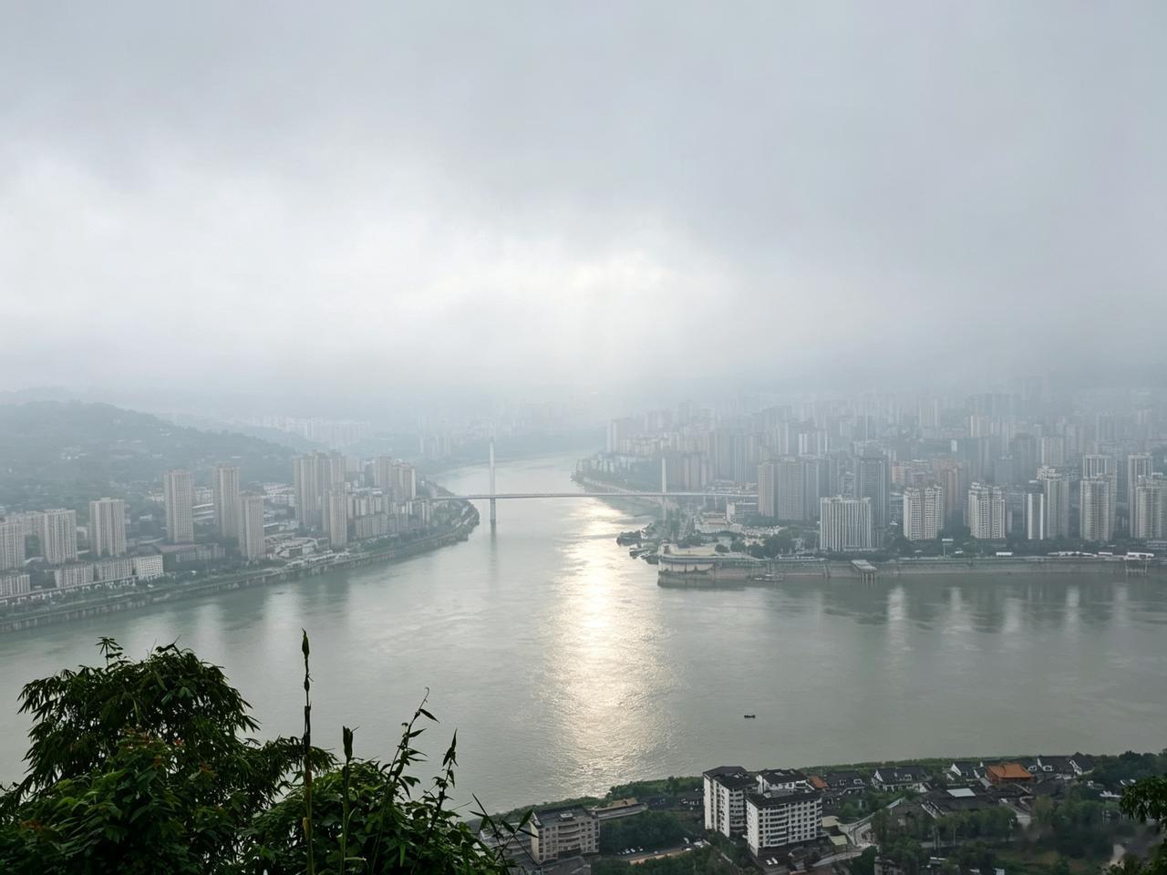 比起重庆更像山城的涪陵，在涪陵走路，不是在上坡中就是在下坡中。虽然没有重庆那种魔
