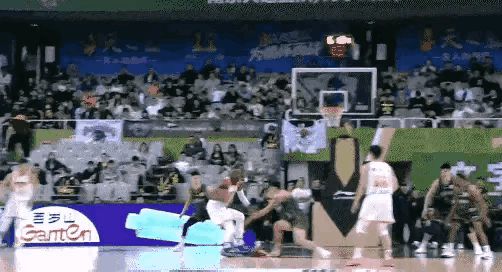 郭昊文再现“TOOSMALL”，直接嘲讽庞峥麟，这种庆祝动作没什么必要，显得有