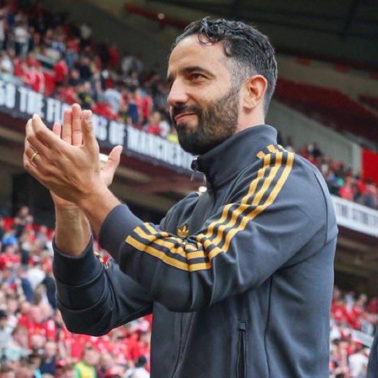 【相信他能踢出来】阿莫林谈谢什科在曼联的挣扎：“我懂足球圈的规律。他会经历挣扎，