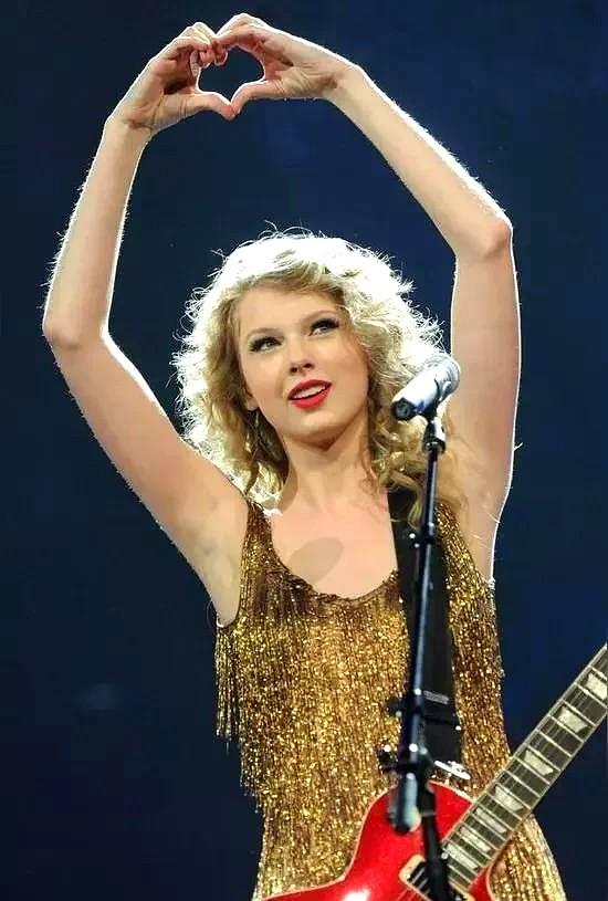 白人如何粉饰自身95%以上的狐臭率？国内网友表示不服，很多白人在华工作生活几个