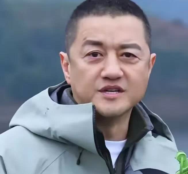 到现在也理解不了，一向高冷的王菲当时是怎么看上李亚鹏的？要长相没长相，要气质