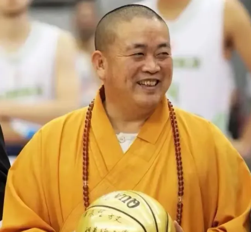 不扒不知道，一扒吓一跳，少林寺本是吃素斋的，道行浅的弟子会偷偷吃肉，但释永信