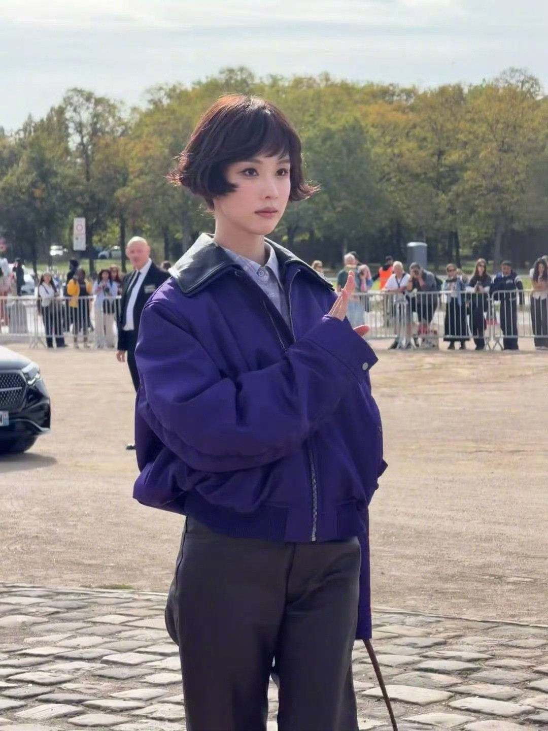 陈都灵两次短发造型都hold住了，跳脱出长发的温婉清纯，可复古可鬼马，反差感很惊
