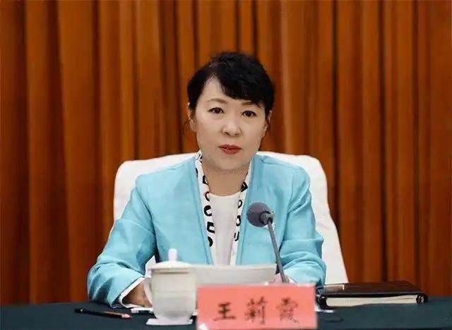王莉霞接受审查调查不要说，升棺发财的含金量还在上升。这或许就是这些贪官们当官的