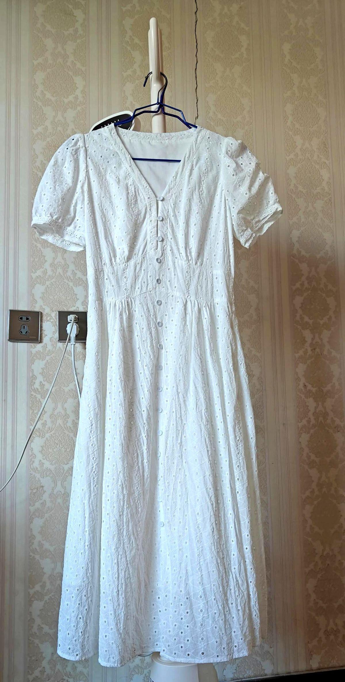 价钱高的衣服除了价格高没有别的缺点。去年我和老公生气买了两件伊芙丽的衣服，一个