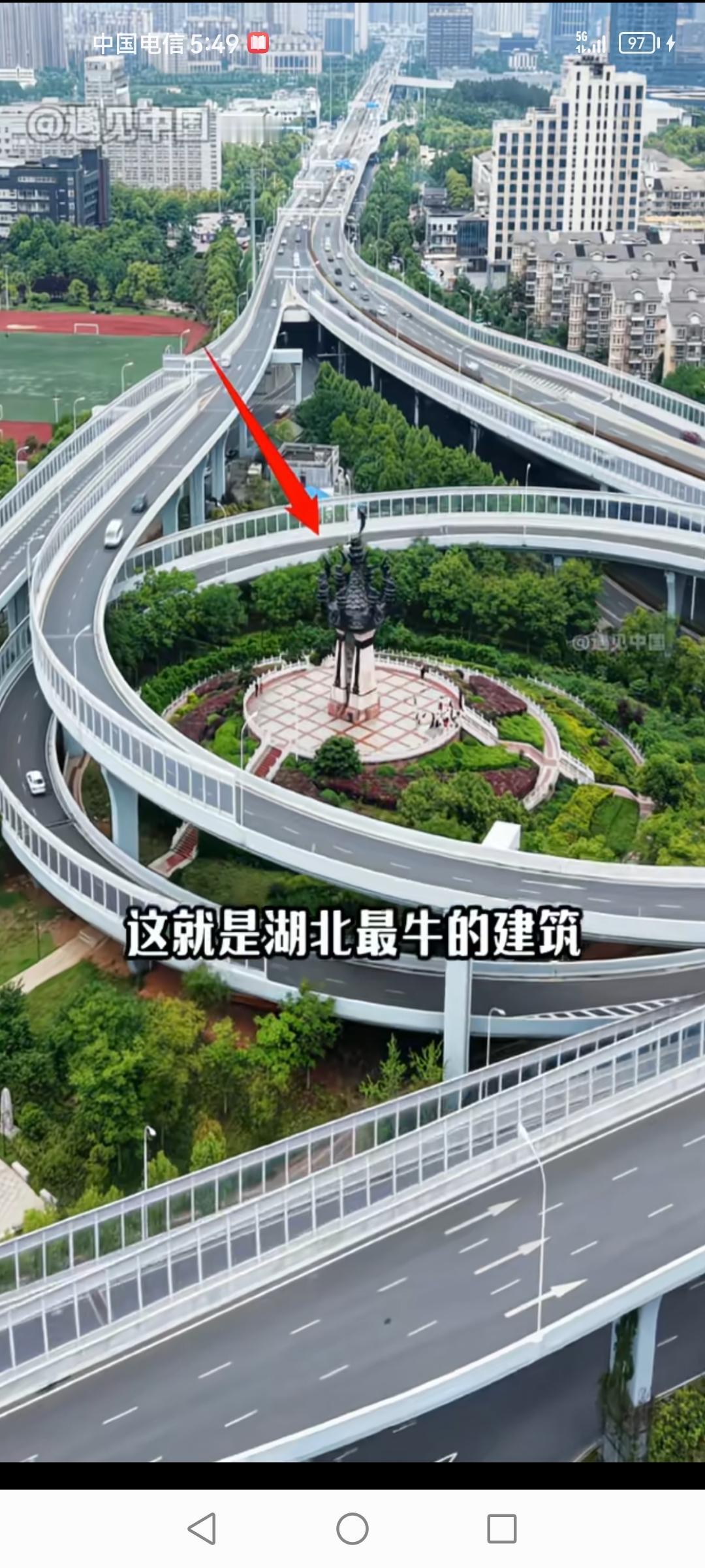 湖北这建筑也太牛了吧！上面标着九凤神兽九头，这设计太有创意了。九凤神兽在神话里可