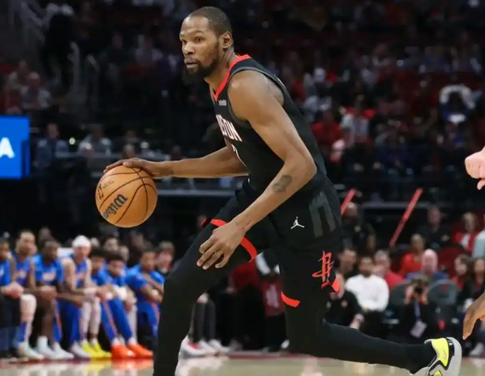 最冤的还是杜兰特，以为火箭的实力是西部第二原来一切都是假象，以为来火箭可以带领