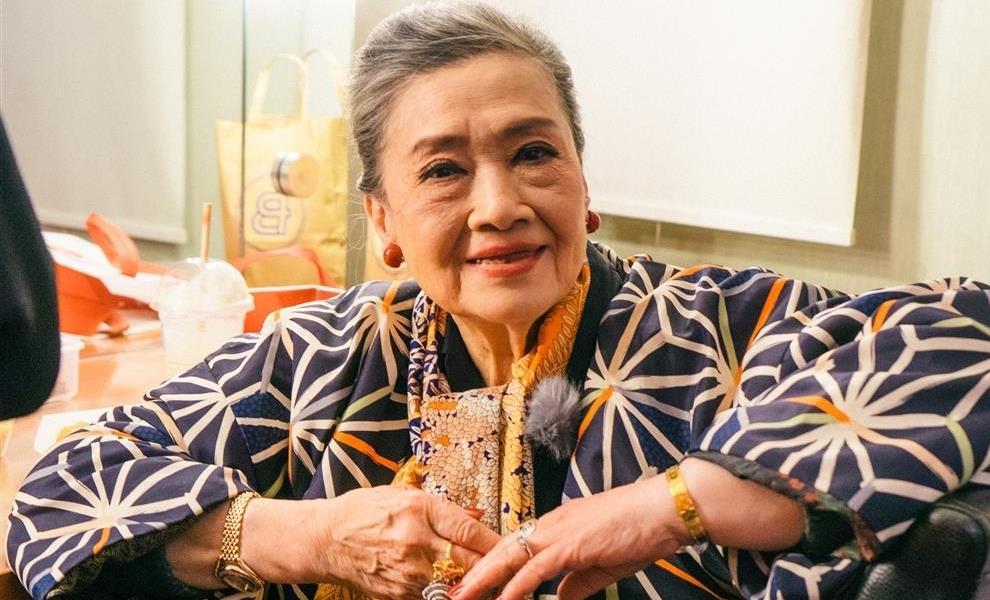 89岁的朱逢博，现在住上海郊区一套200平的复式大房子里，这套房子，是她的儿子施