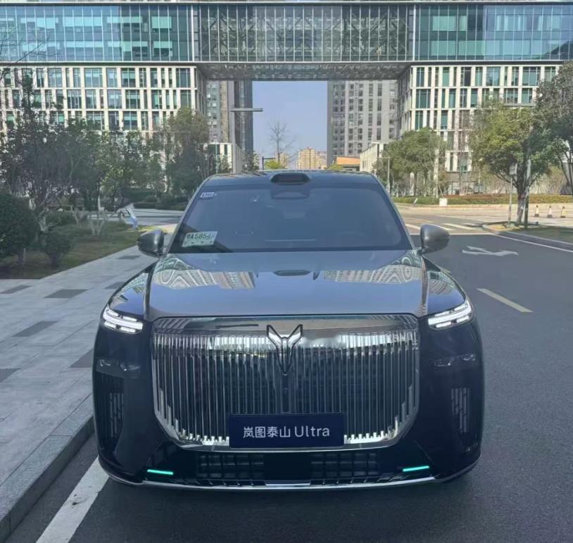 智驾再升级！岚图泰山Ultra交付/黑武士上市，45.99万起，首发天元架构+8