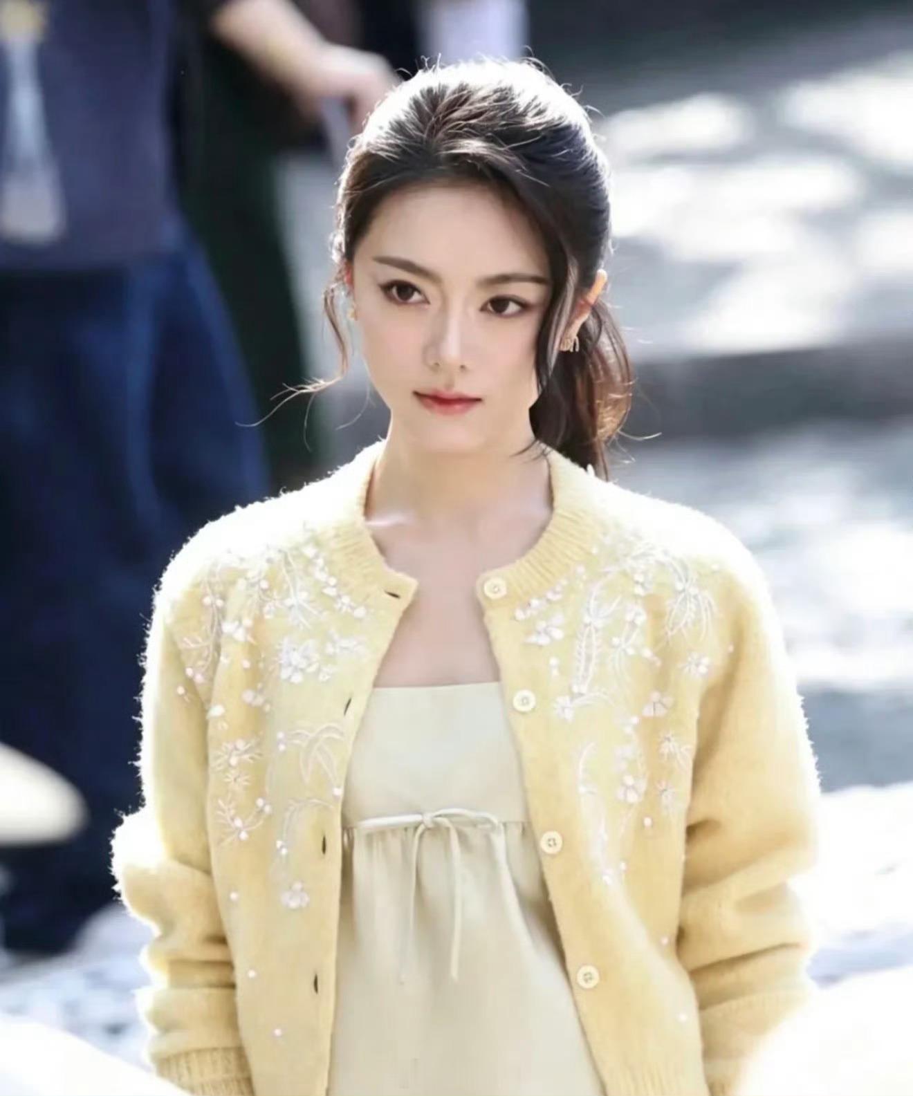 赵今麦g社生图含金量近日赵今麦亮相巴黎时装周MiuMiu大秀，她的一组G社（G