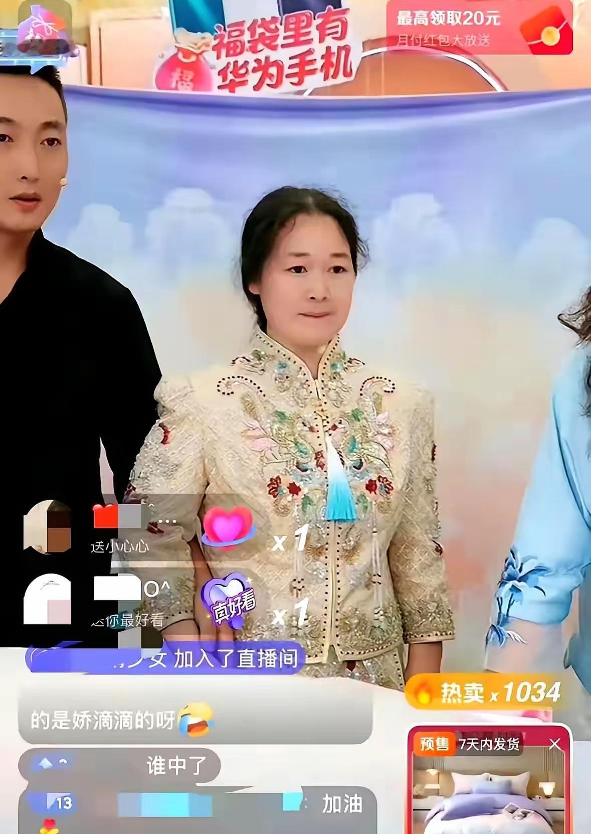 婚礼刚结束就急开直播带货！70万粉主播翻车：手忙脚乱像背课文，路人缘快耗没了