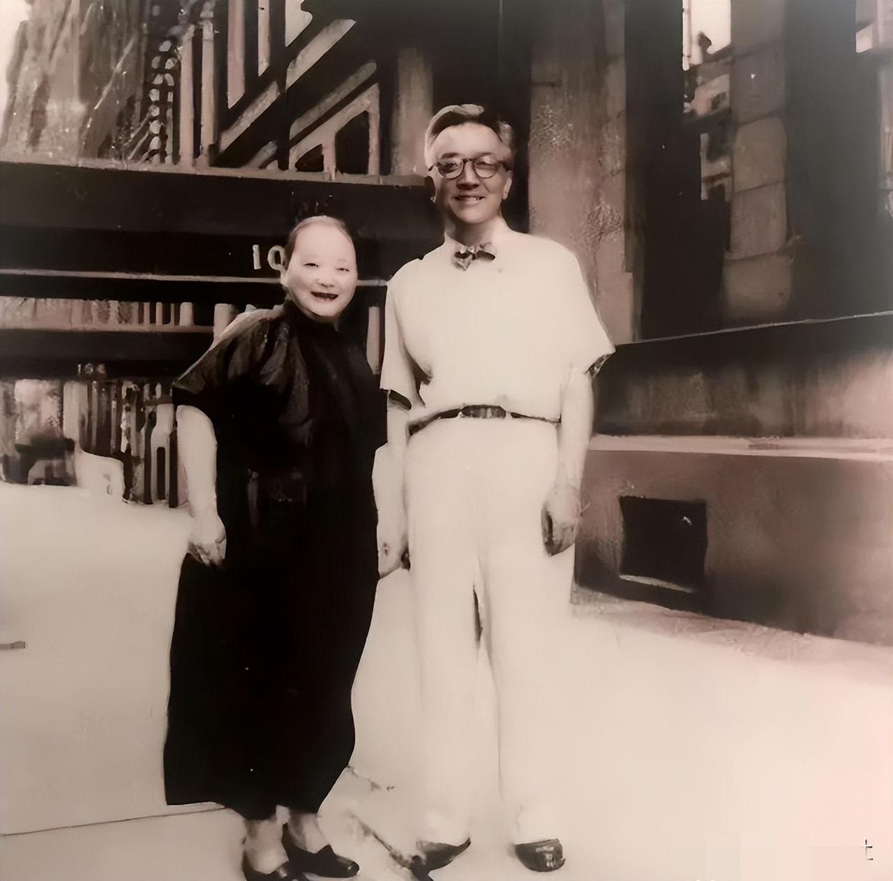 胡适的派头唐德刚回忆：胡适在普林斯顿大学担任图书馆馆长，年薪大致是税前5