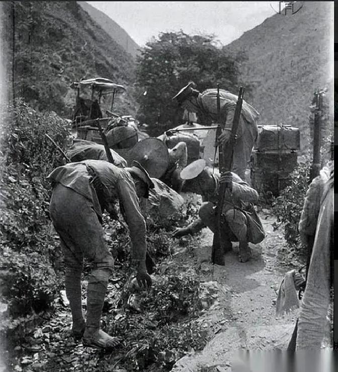 1934年，一位名叫郭汝栋的川军军长，做了件能让老蒋气得牙根发酸的事。他的队伍，