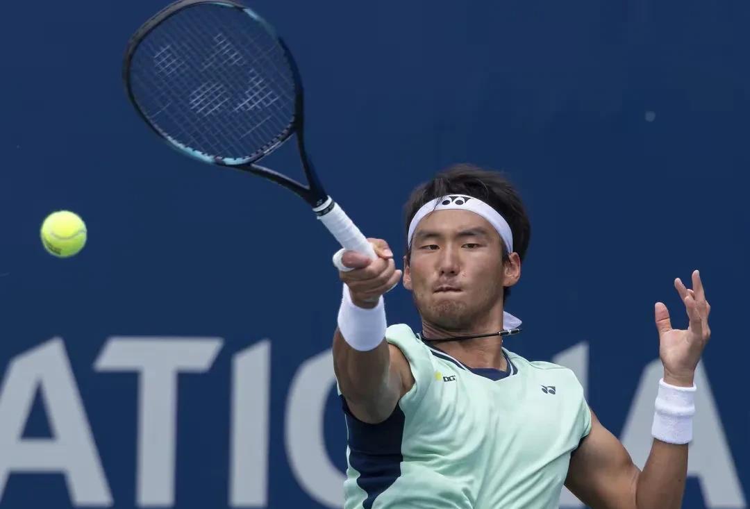 ATP1000多伦多大师赛男单第二轮，布云朝克特0-2不敌意大利选手索内戈，无缘