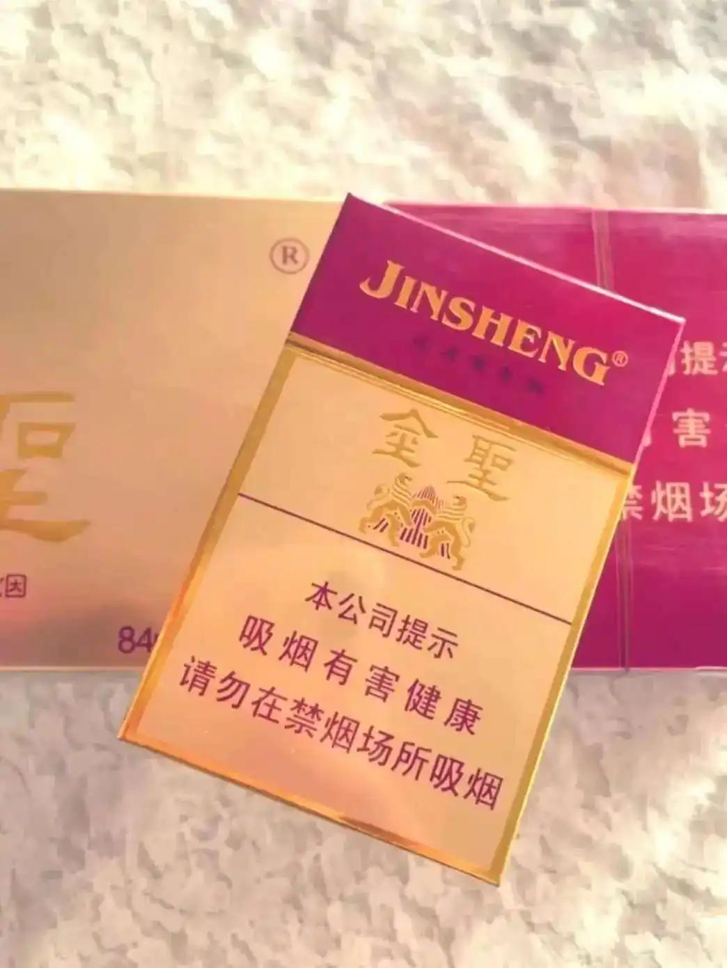 “又想白嫖？”江西吉安，一男子在小卖部买了包烟，但发现烟的重量不对。以为买到了假