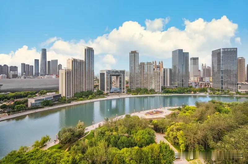 天津房价也是从一开始的分化下跌，变成了普跌的。在天津楼市2020年这一波行情里