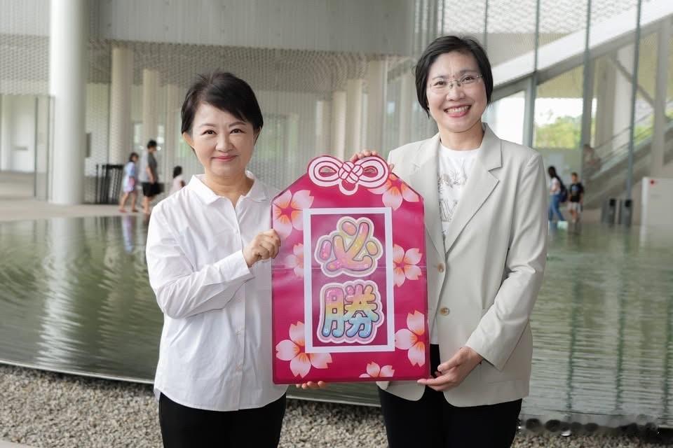 台中市长卢秀燕今（30日）在脸书发文表示，来自新竹的立委员徐欣莹特别到台中参访“