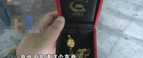 浙江一男子本想用金坠子给妻子换一条金项链，不料，当妻子看到项链后，瞬间气炸了。当