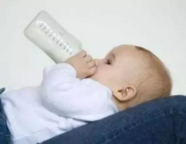宝宝喝奶粉上火? 那是妈妈没找对方法! !