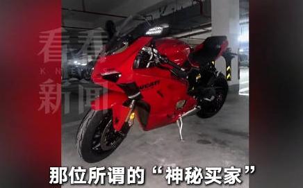 离大谱了！ 上海宝山顾村，张女士一辆价值21万的杜卡迪V4摩托车，锁在小区地